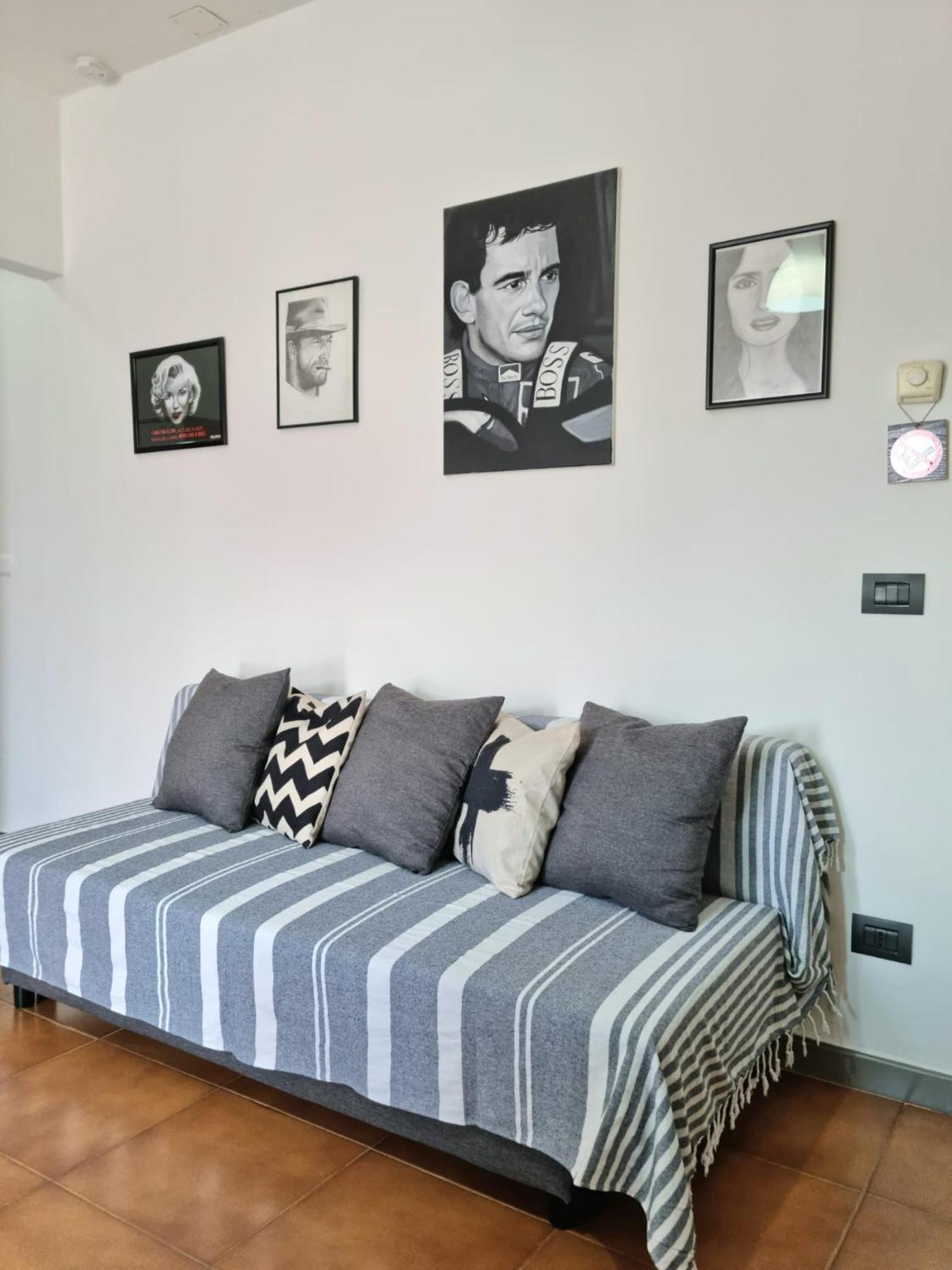 Home Of Fame - Home Gallery With Fully Equipped Kitchen, Separate Entrance, Free Parking Olbia Exterior foto
